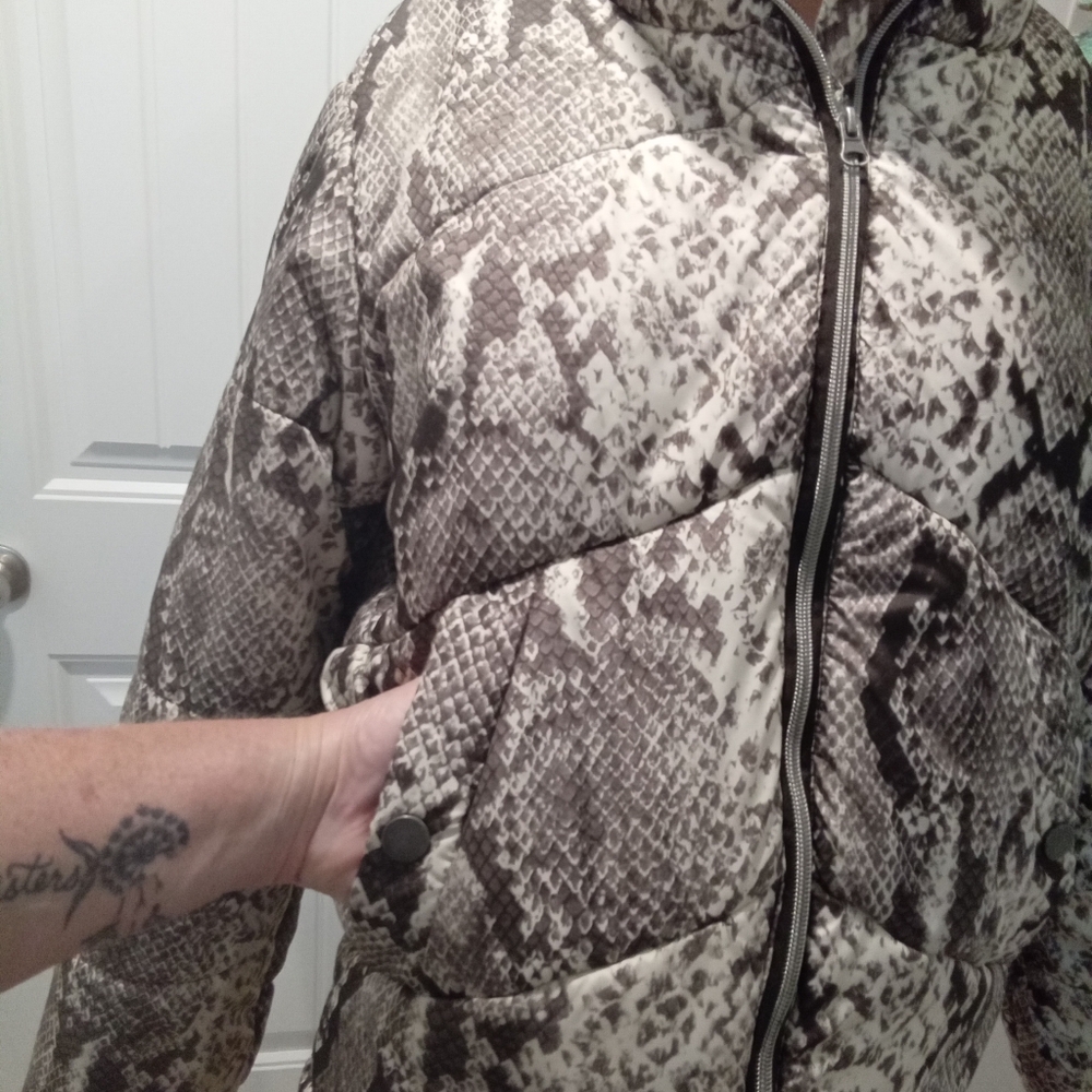 ME JANE size L. Women's Snake Print Puffer Jacket - Picture 3 of 14